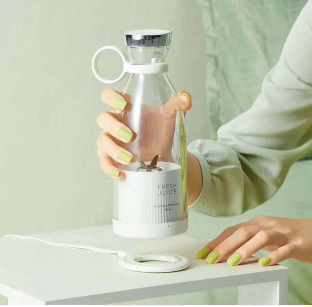 Electric Fruit Juicer Portable Mini Blender